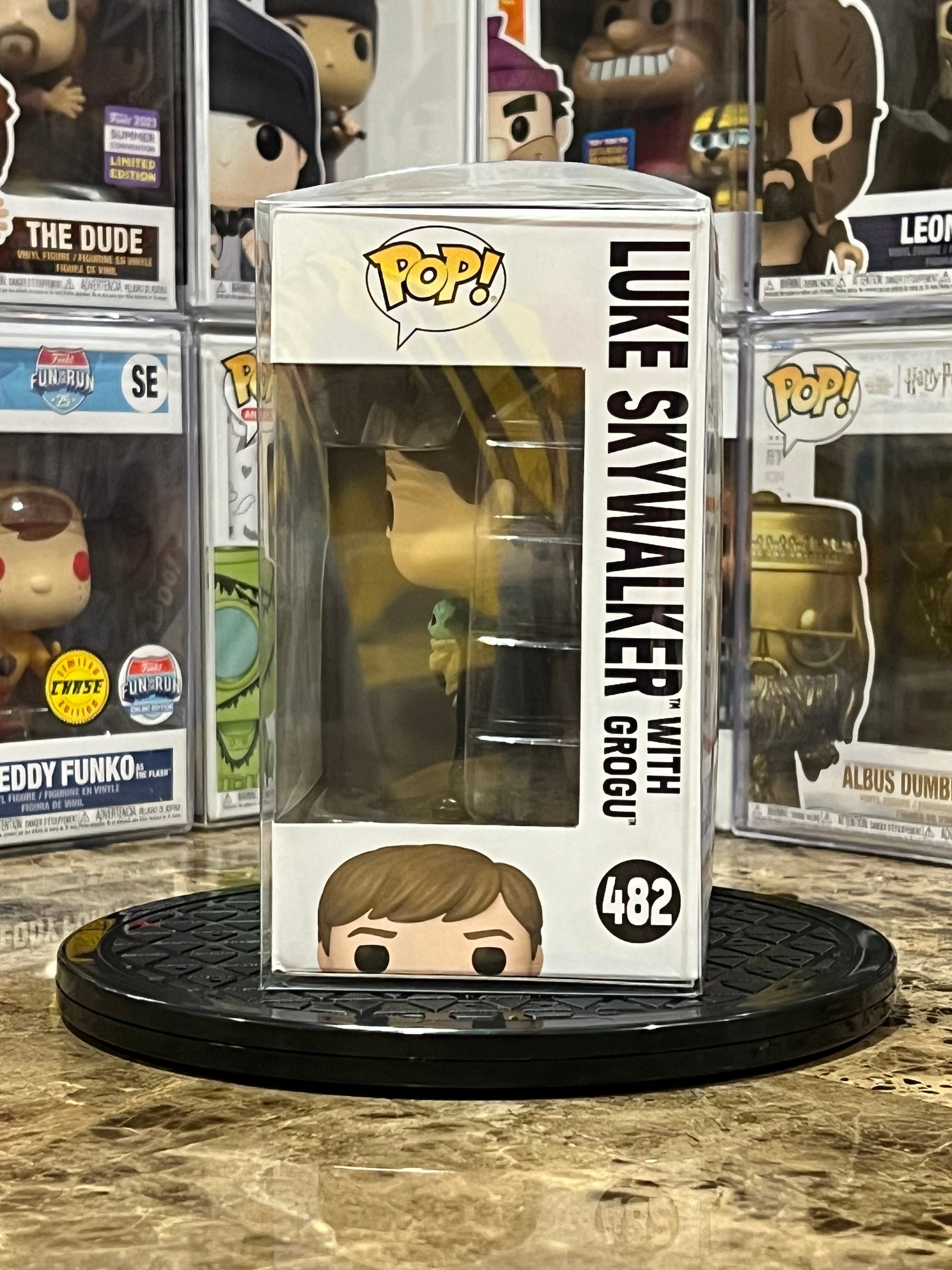 Funko Pop Star Wars Luke Skywalker w/ Grogu #482