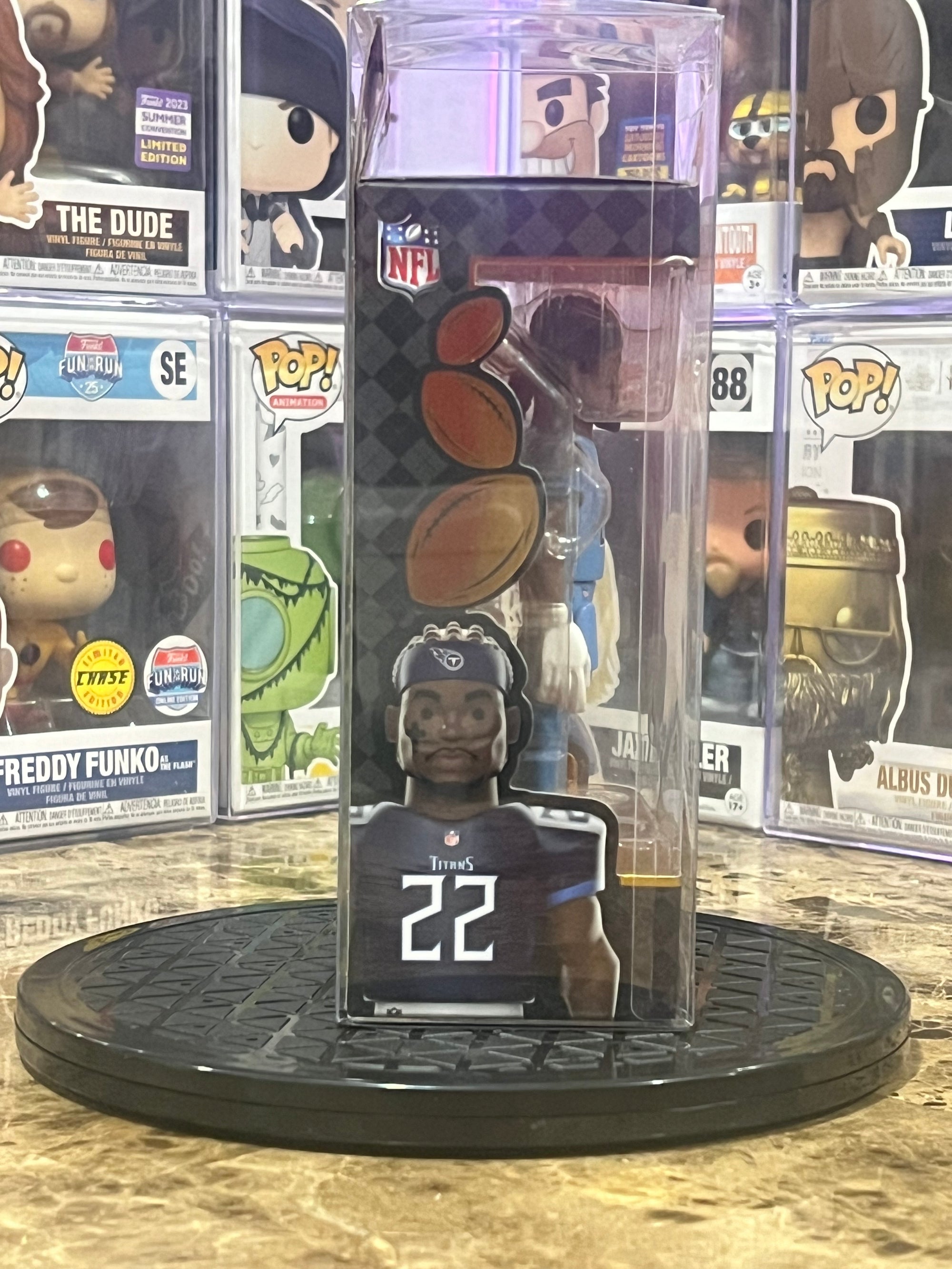 Funko Gold 5" Tennessee Titans Derrick Henry Chase