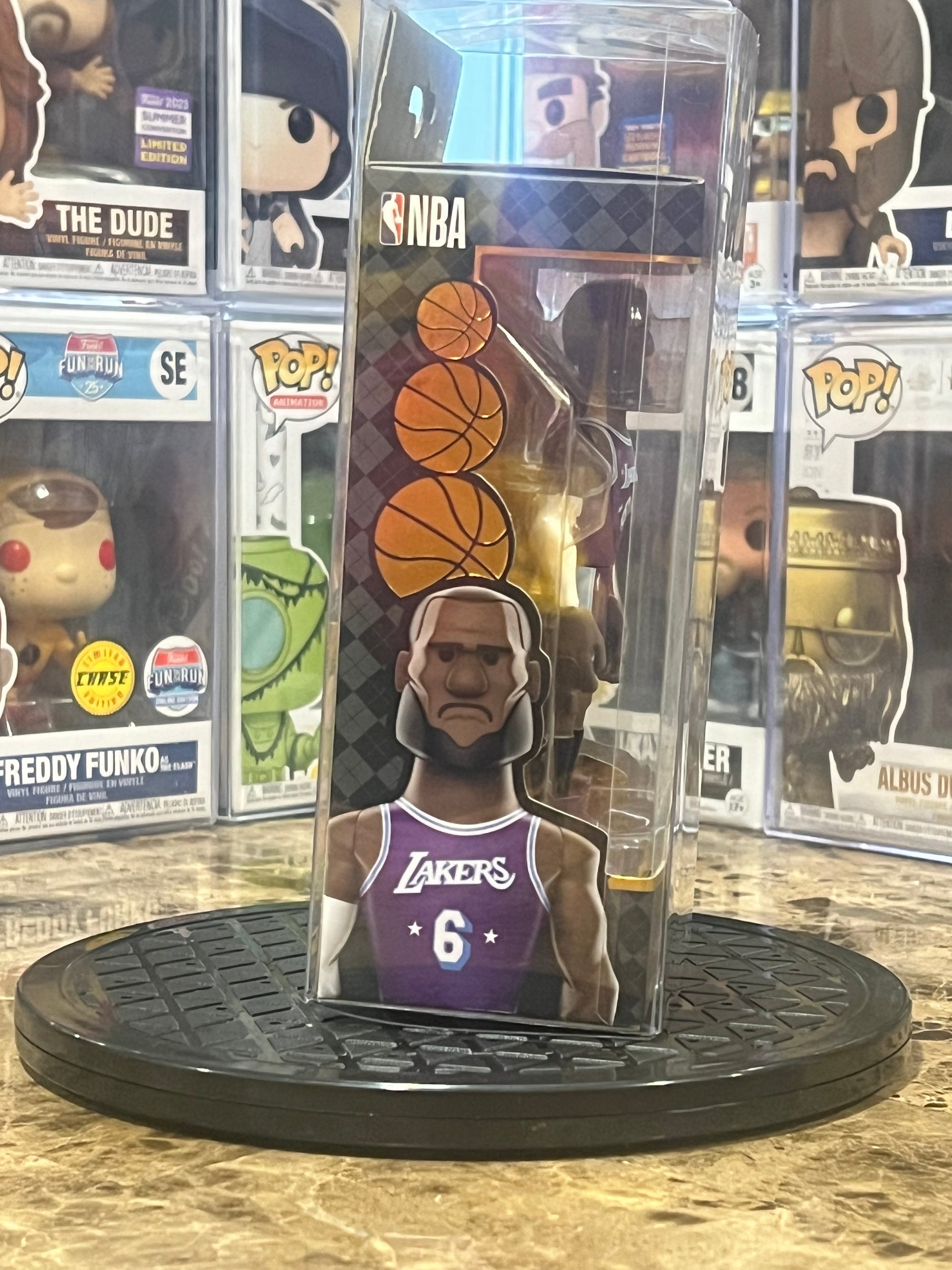 Funko Gold 5" Los Angeles Lakers Lebron James  (Alternate Jersey)